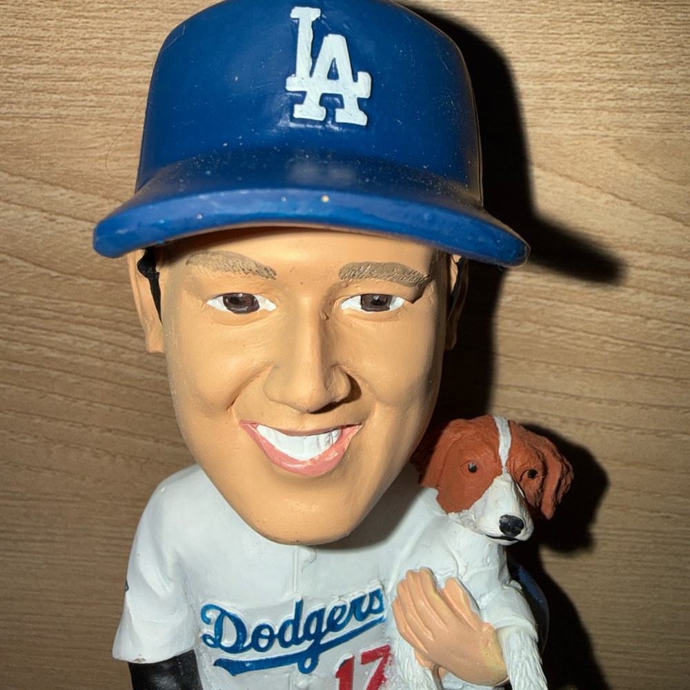 LA Dodger Otani and his dog, Decoy, Bobblehead - Picture 3 of 8